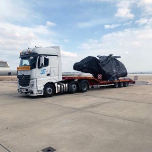 Skytrux lorry moving helicopter